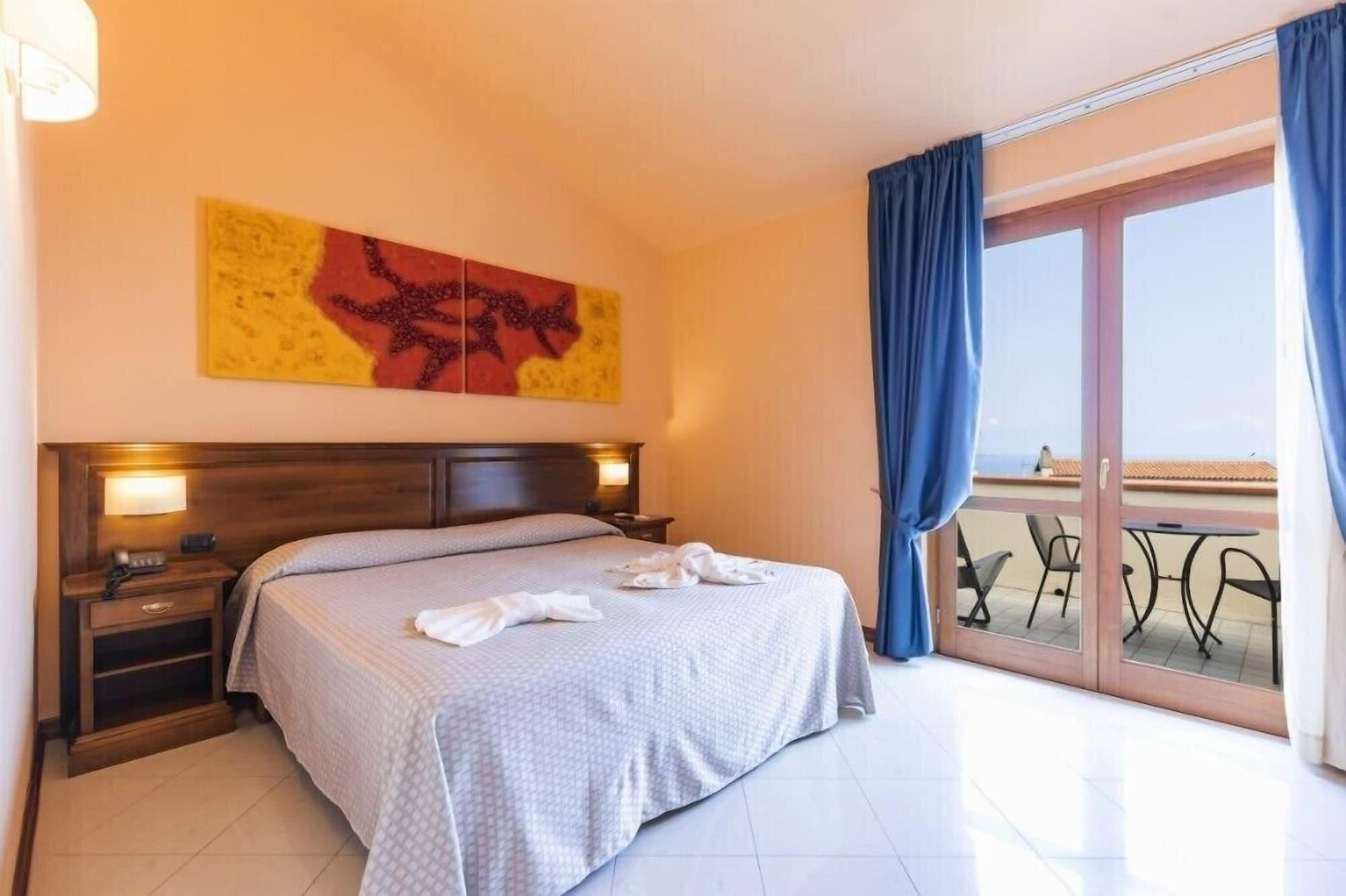 Hotel Tropis Tropea Exterior foto